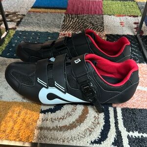 Peloton cycling shoes size 45 / US 10.5 men’s previously owned